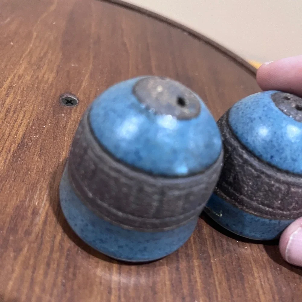Vtg Studio‎ Pottery Salt and Pepper Shakers Blue Glazed Brutalist MCM Signed 2